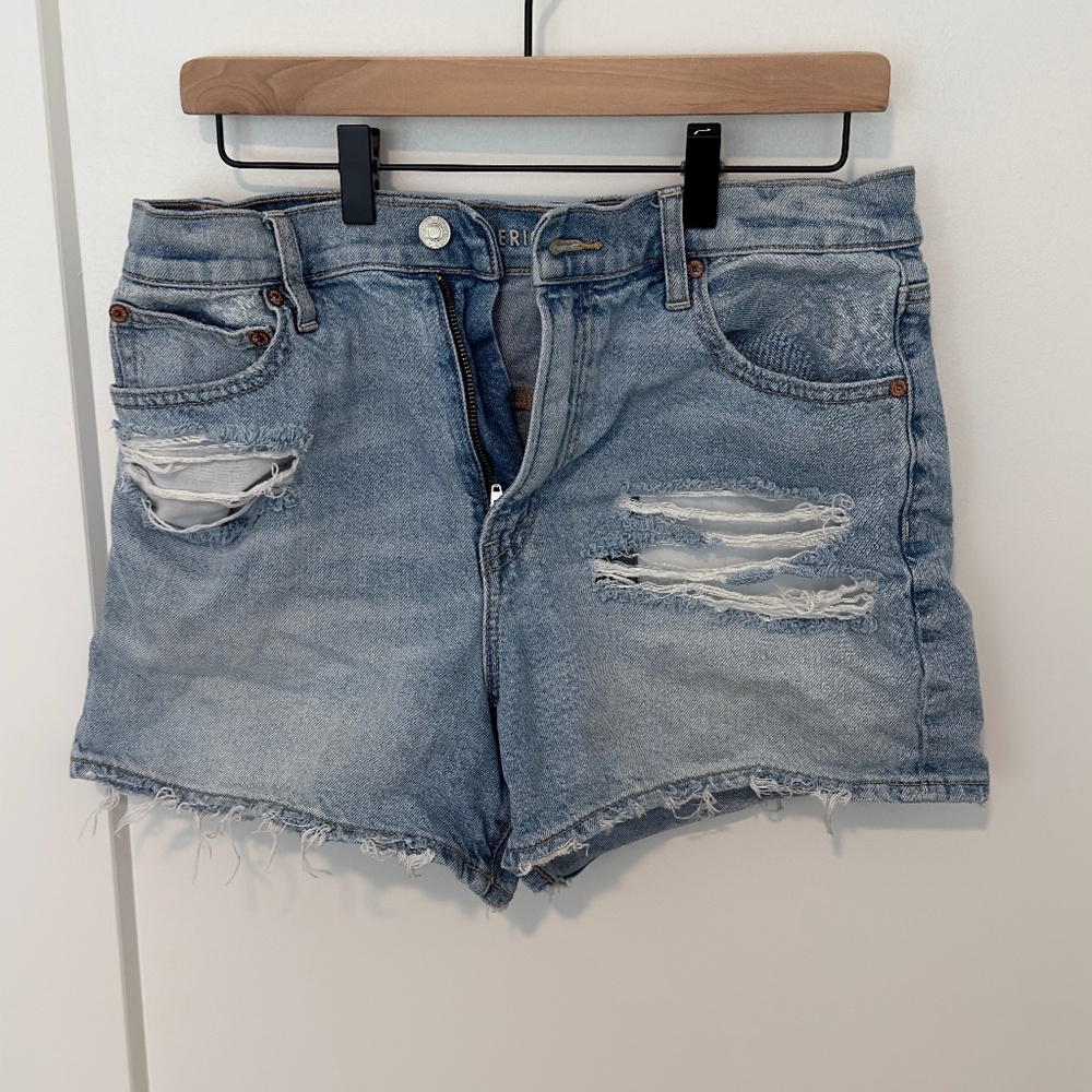 DONATING JAN 1-  American Eagle Highest Rise 90s Boyfriend Short